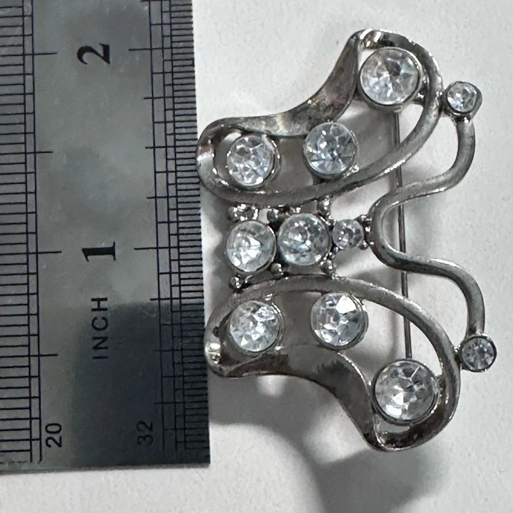 Woman’s Brooch Rhinestone Bezel Set Elegant Silver tone Butterfly pin 4146 L